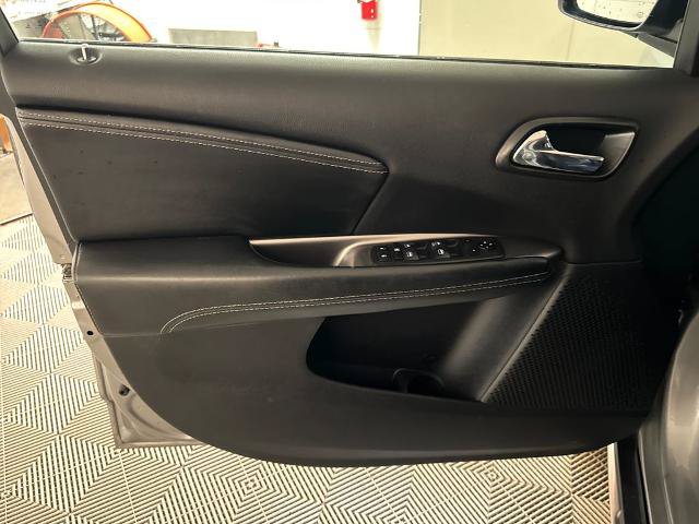 Used 2020 Dodge Journey Crossroad FWD image 16