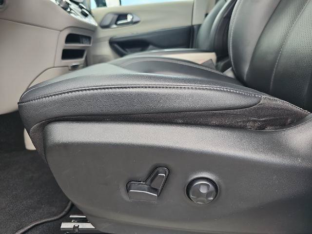 Used 2024 Chrysler Pacifica Touring-L FWD image 27