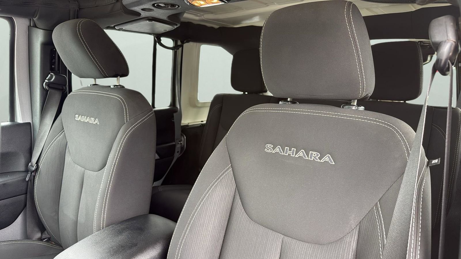 Used 2018 Jeep Wrangler Unlimited Sahara AWD/4WD image 10