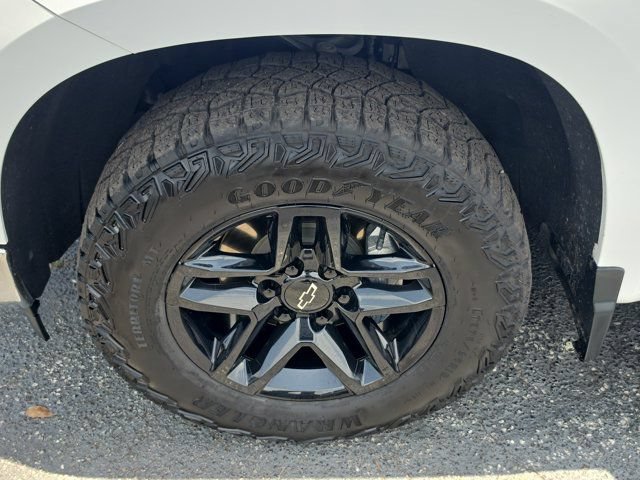 Used 2024 Chevrolet Silverado 1500 LT RWD image 9