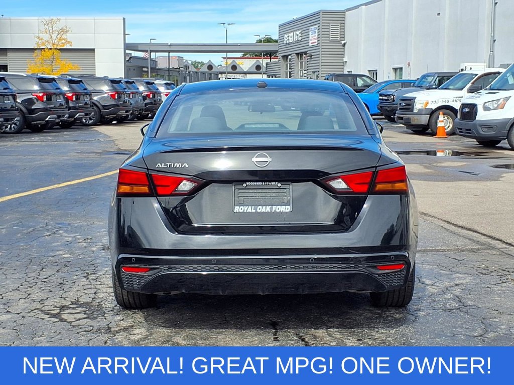 Used 2025 Nissan Altima 2.5 SV FWD image 18