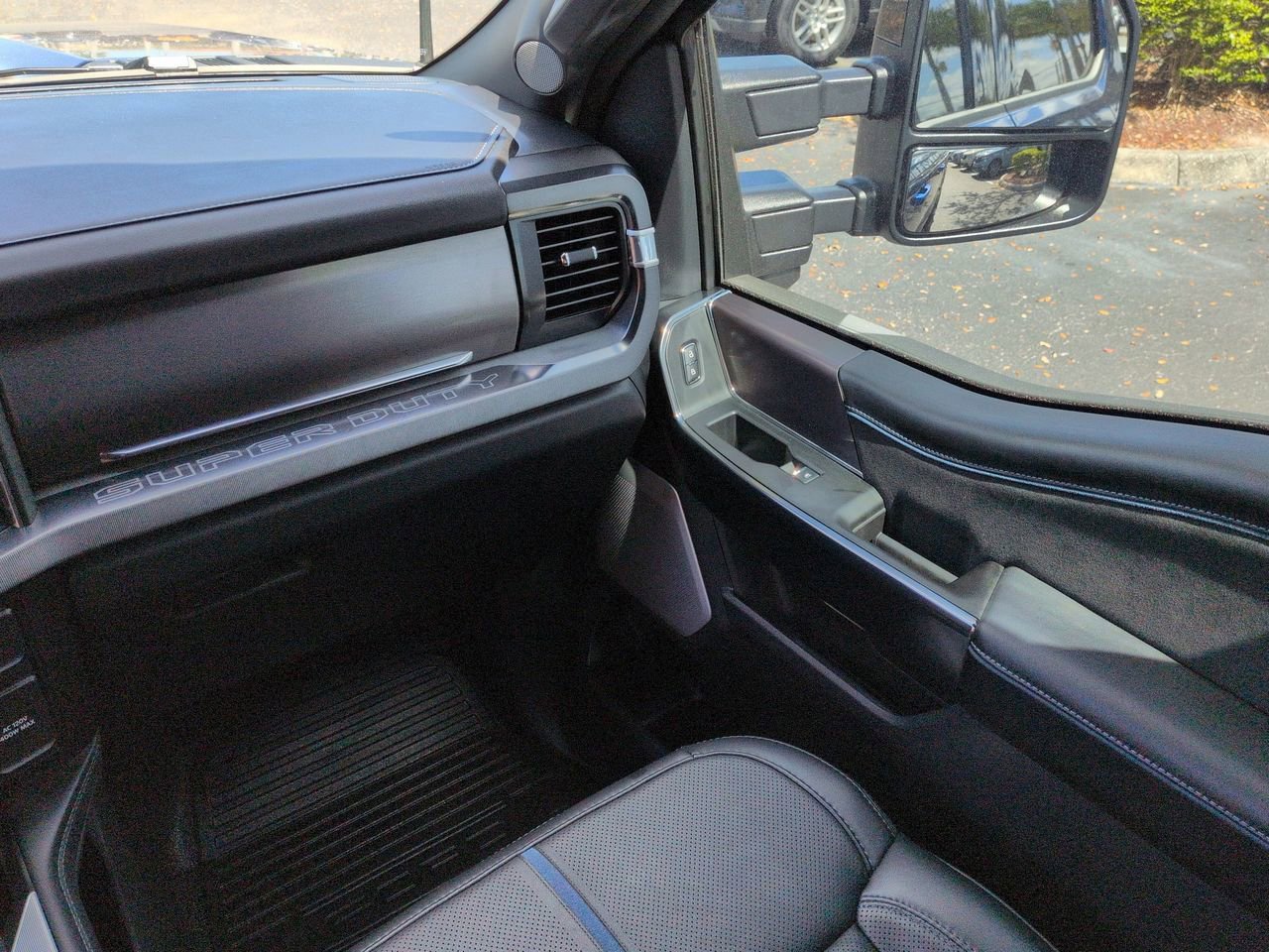 Certified 2026 Ford F250 Platinum w/ Tremor Off-Road Package image 16