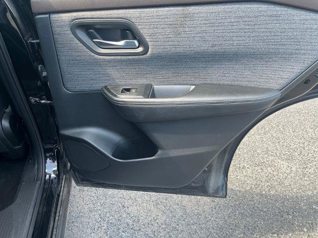 Used 2023 Nissan Rogue SV FWD image 12