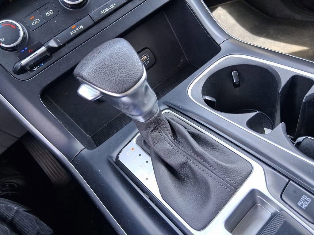 Used 2023 Kia Carnival LX image 19