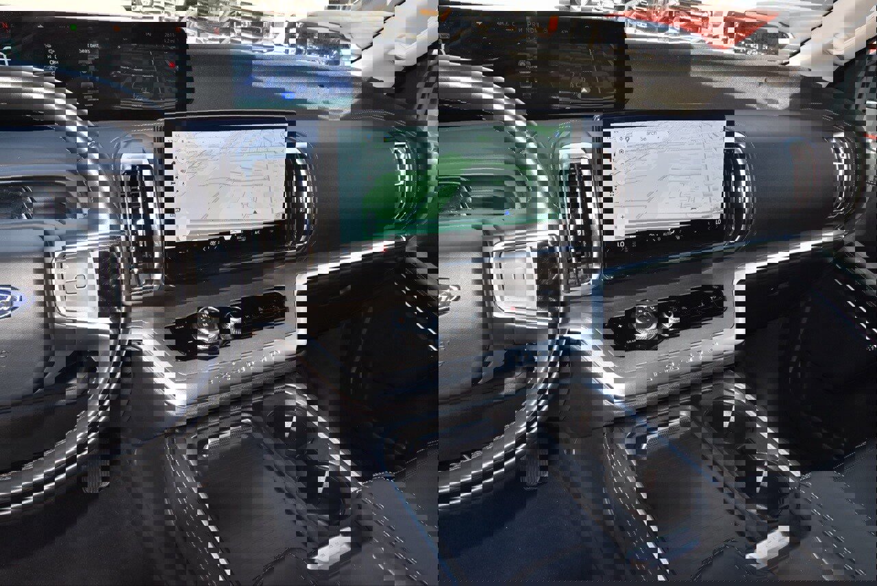 Certified 2025 Ford Expedition Platinum image 28