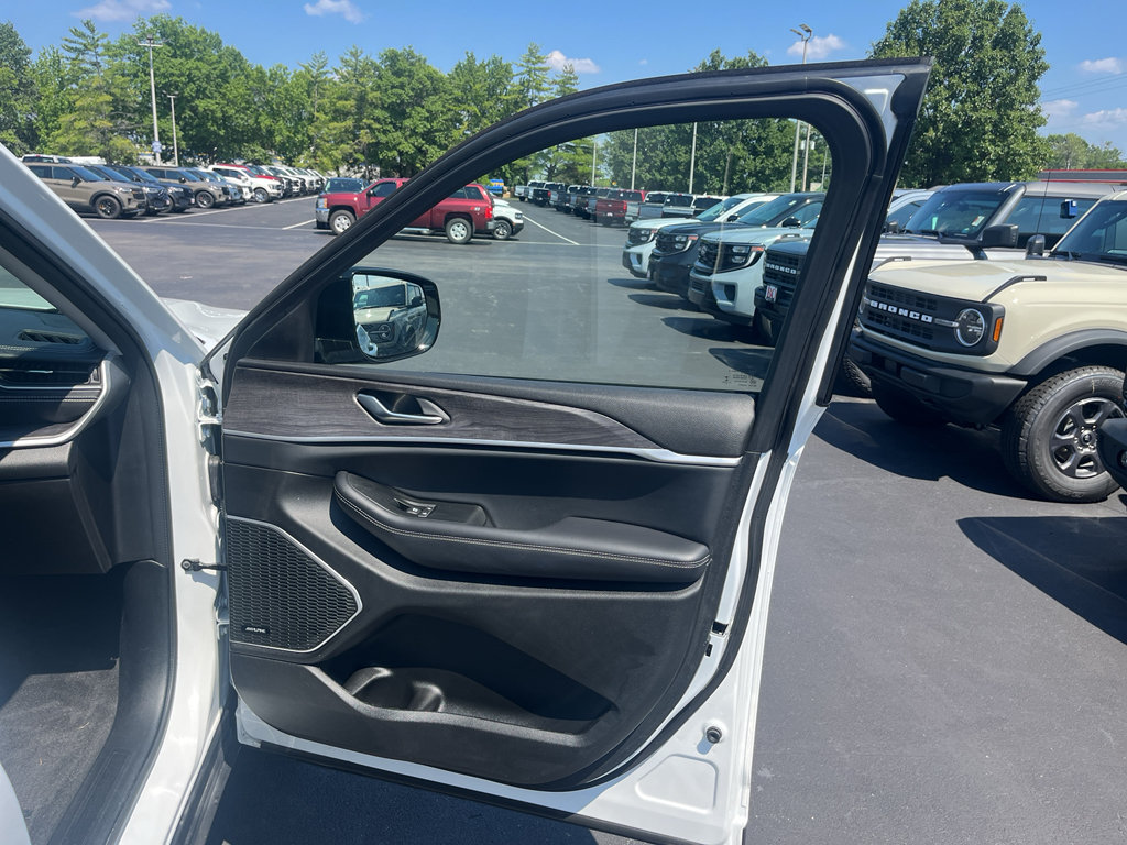 Used 2021 Jeep Grand Cherokee L Limited AWD/4WD image 30
