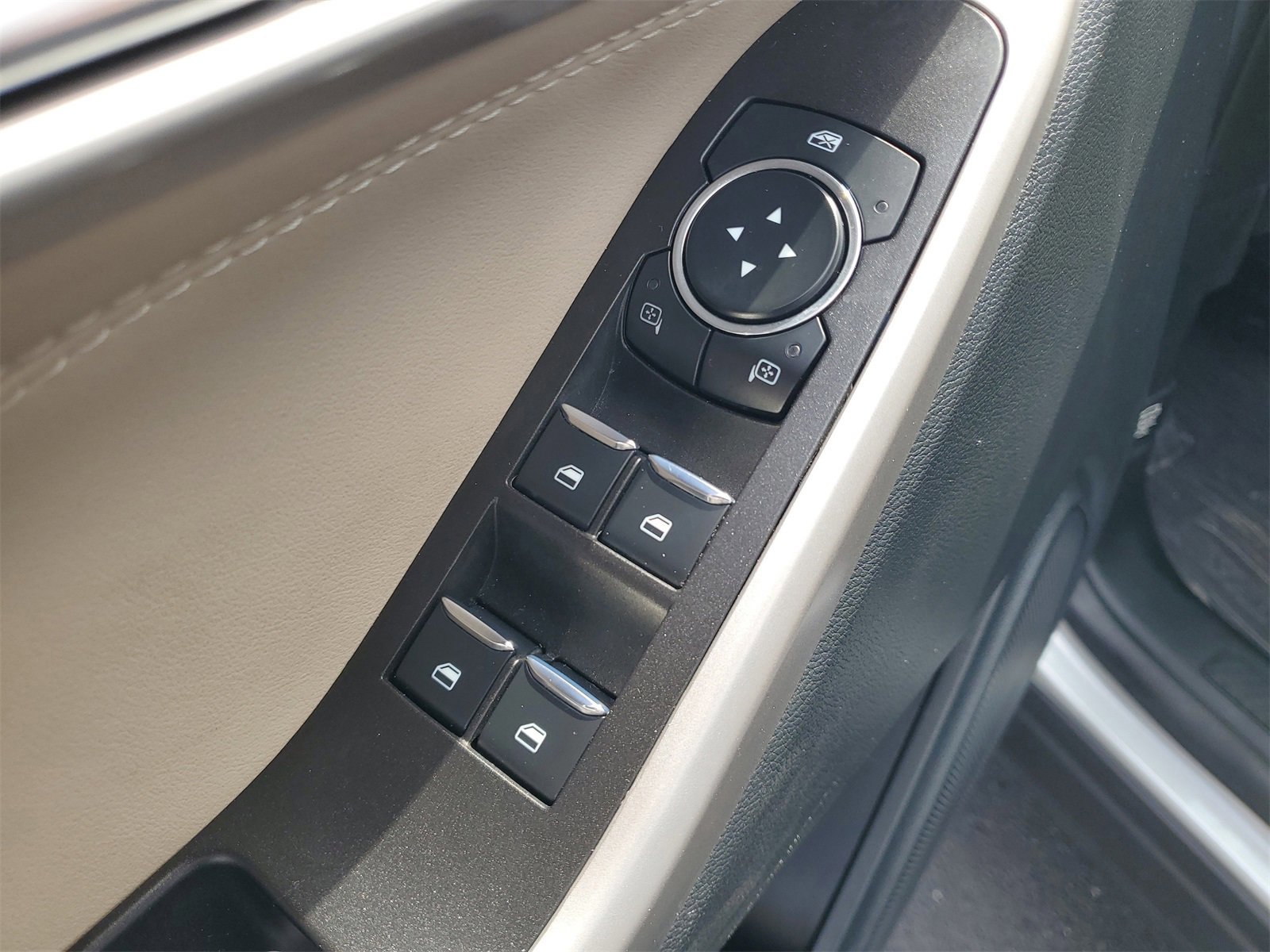 Certified 2023 Ford Explorer XLT image 17