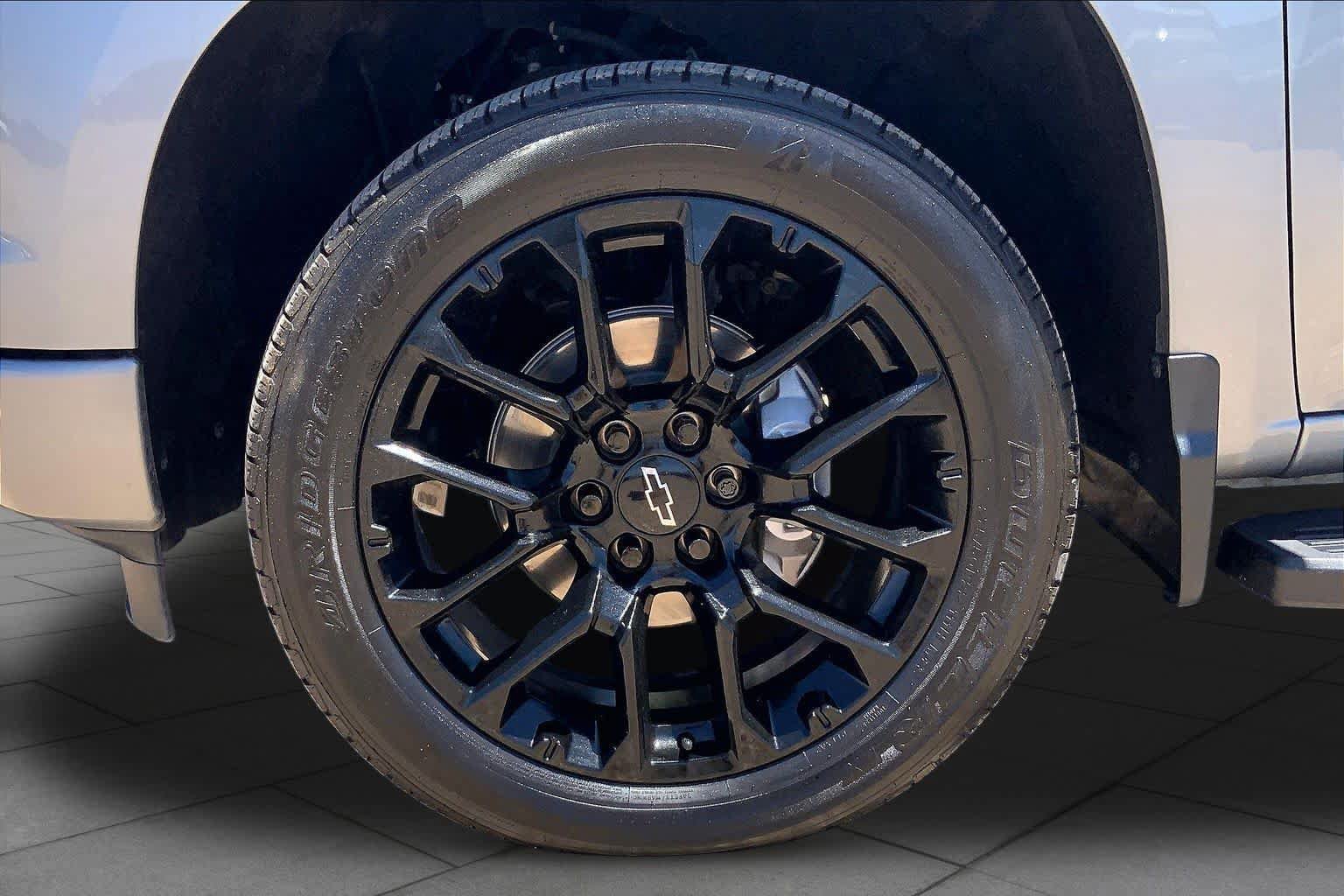 Used 2024 Chevrolet Silverado 1500 High Country w/ High Country Premium Package AWD/4WD image 11