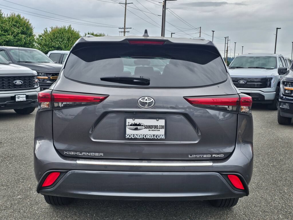 Used 2023 Toyota Highlander Limited AWD/4WD image 4