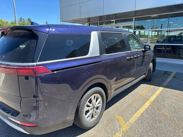 Used 2023 Kia Carnival LX FWD image 4