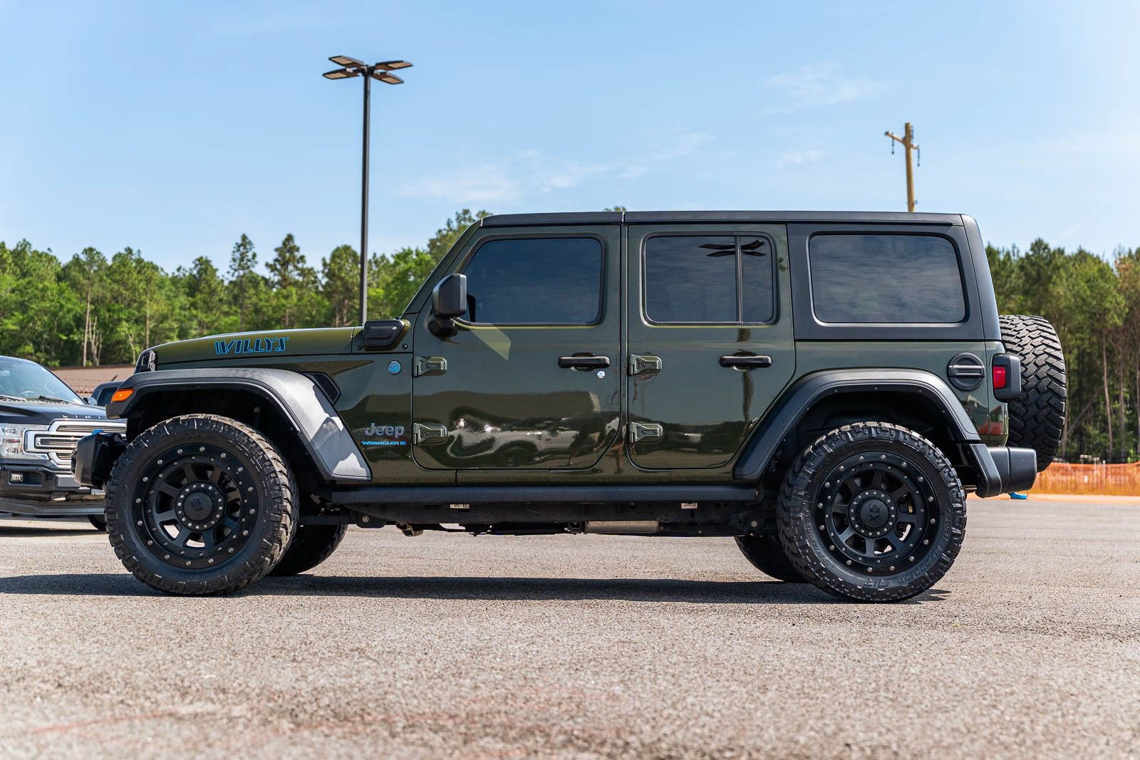 Used 2023 Jeep Wrangler Unlimited w/ Cold Weather Group AWD/4WD image 4
