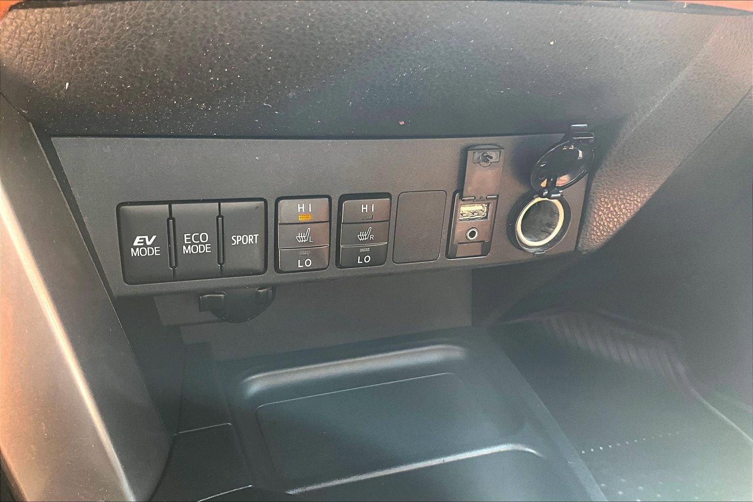 Used 2017 Toyota RAV4 Limited w/ Advanced Technology Package AWD/4WD image 31