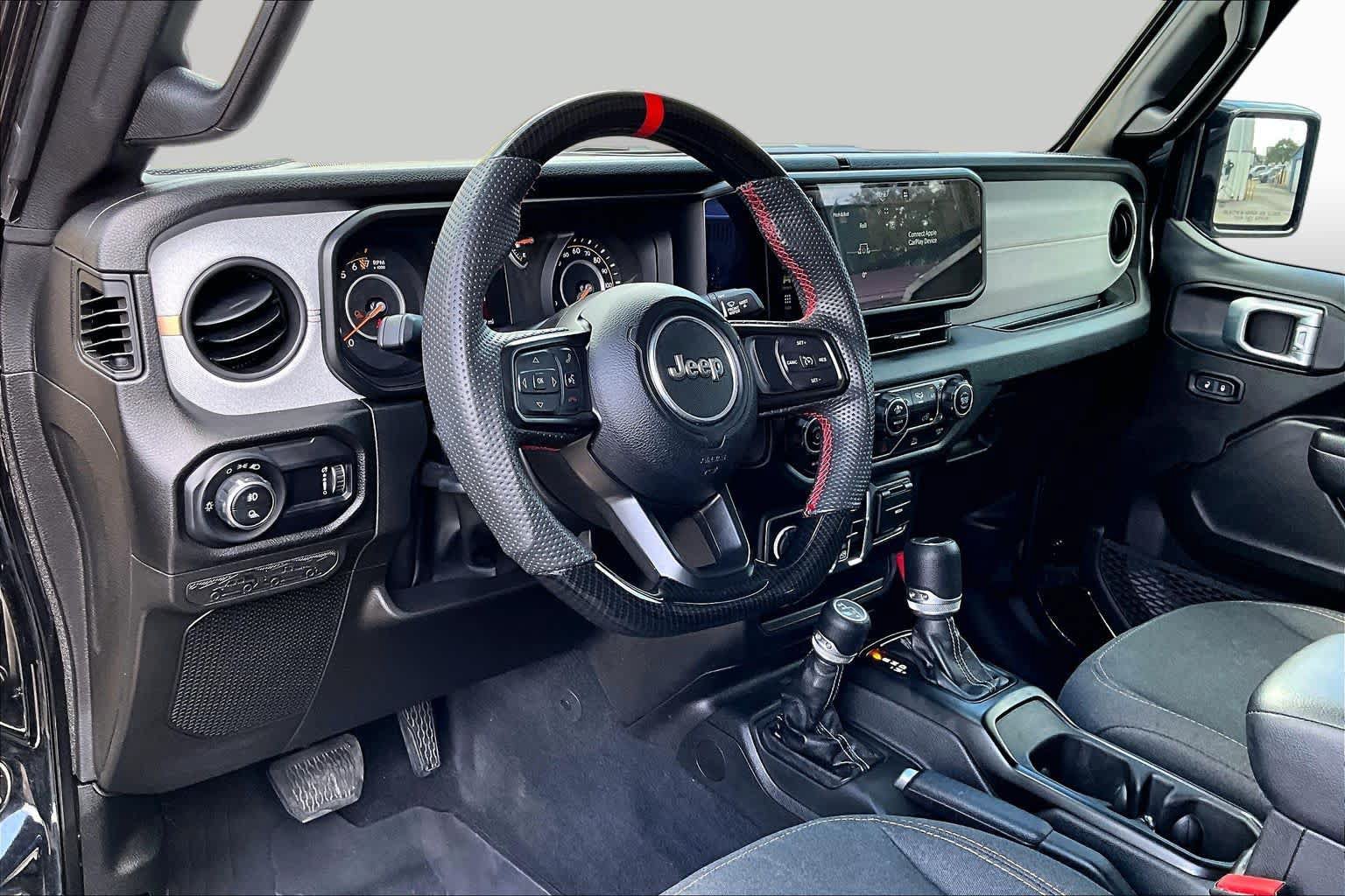 Used 2024 Jeep Gladiator Sport AWD/4WD image 19