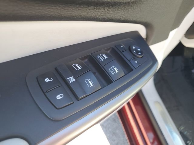 Used 2019 Jeep Cherokee Overland w/ Technology Group image 19