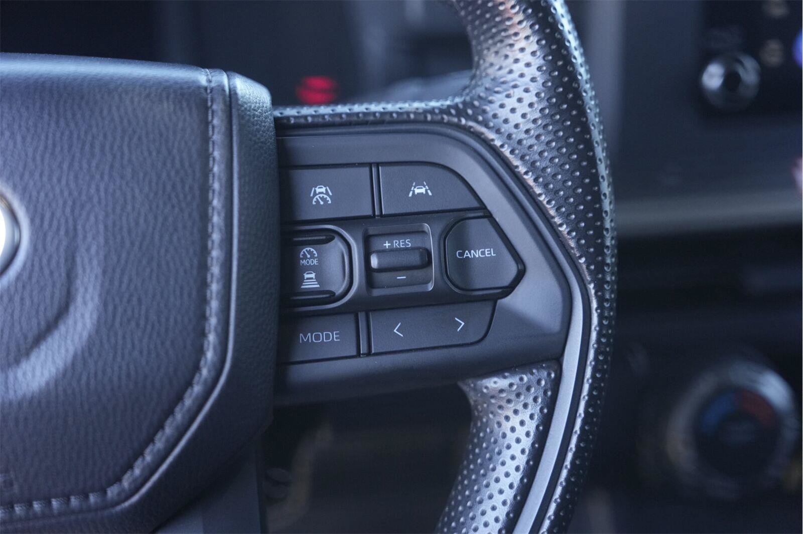 Used 2025 Toyota Tacoma SR5 AWD/4WD image 23