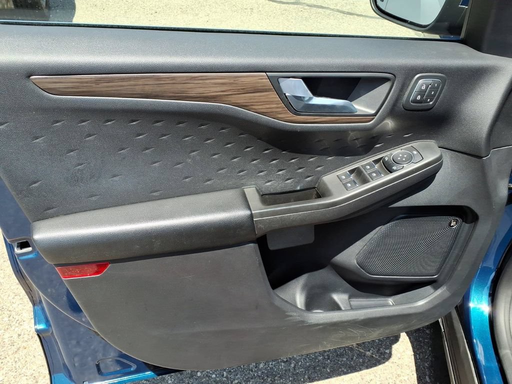 Certified 2020 Ford Escape Titanium w/ Titanium Premium Package 2.0 AWD/4WD image 13