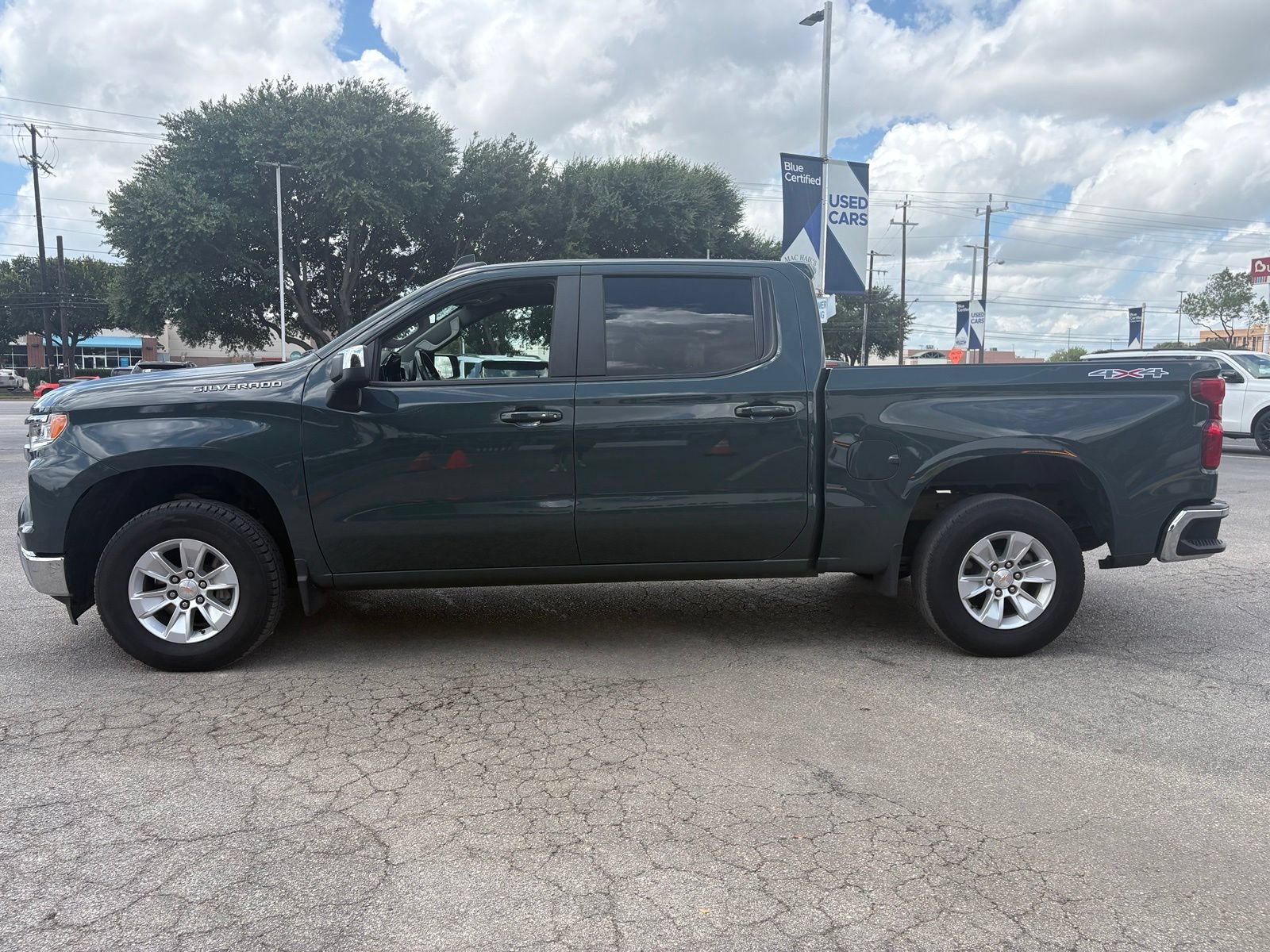 Used 2025 Chevrolet Silverado 1500 LT AWD/4WD image 8