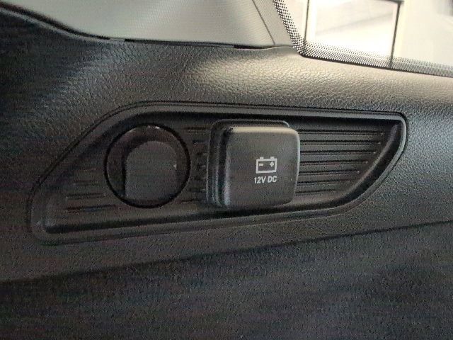 Used 2022 Jeep Grand Cherokee Overland w/ Luxury Tech Group IV AWD/4WD image 38