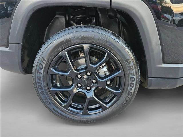 Used 2024 Jeep Compass Latitude w/ Convenience Group AWD/4WD image 20