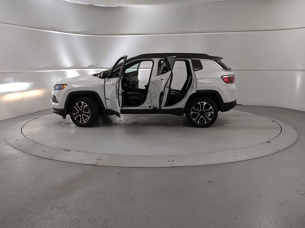 Used 2024 Jeep Compass Limited image 11