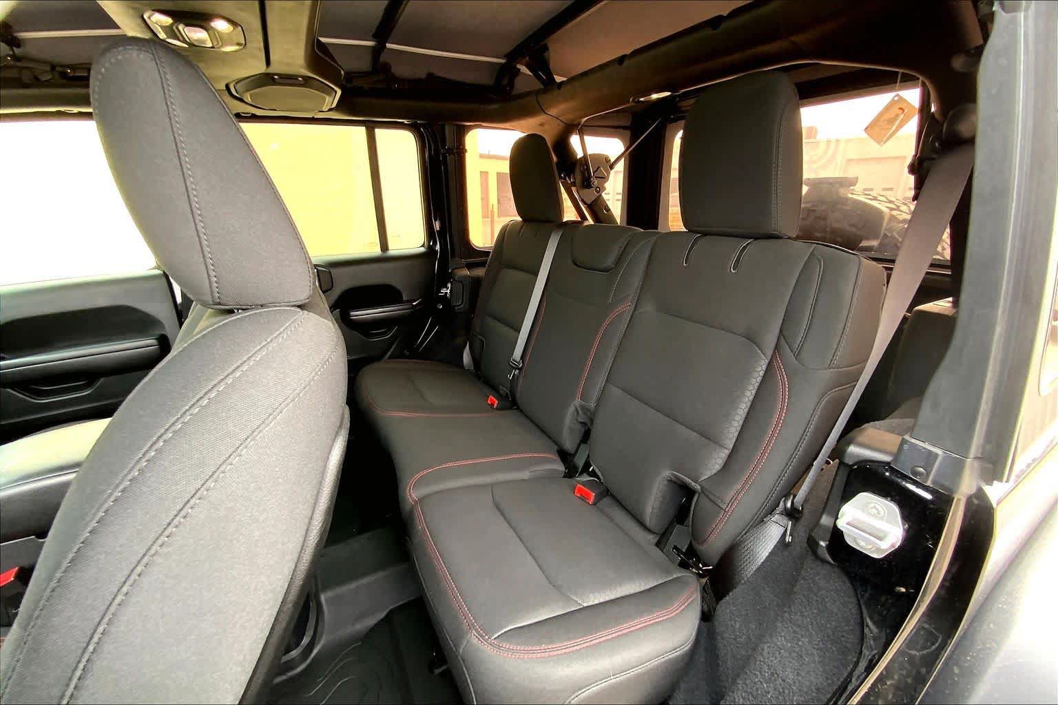 Used 2021 Jeep Wrangler Unlimited Rubicon AWD/4WD image 28