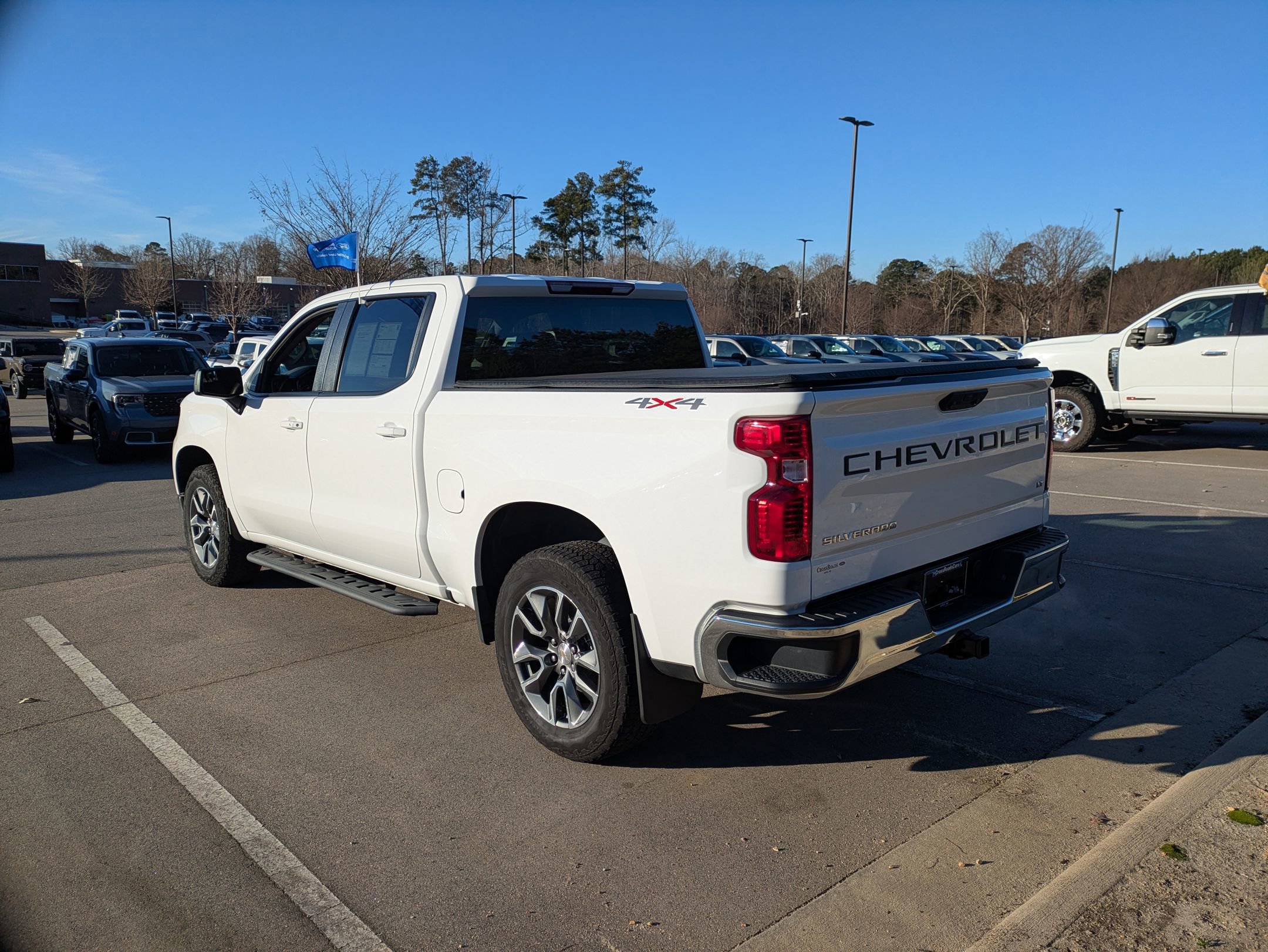 Used 2024 Chevrolet Silverado 1500 LT image 3