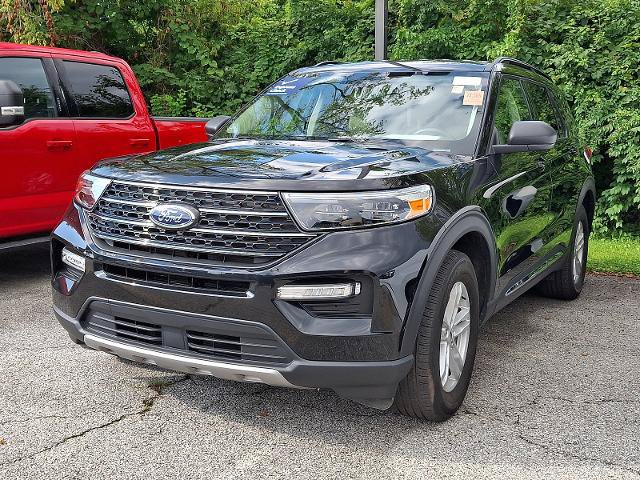 Certified 2024 Ford Explorer XLT w/ Equipment Group 202A AWD/4WD image 3