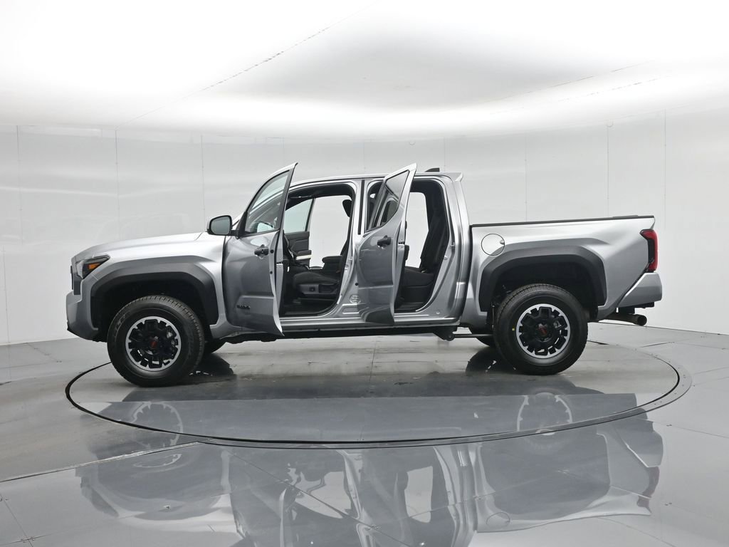 Used 2024 Toyota Tacoma TRD Off-Road image 4