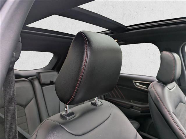 Certified 2022 Ford Edge ST-Line w/ Class II Trailer Tow Package image 15