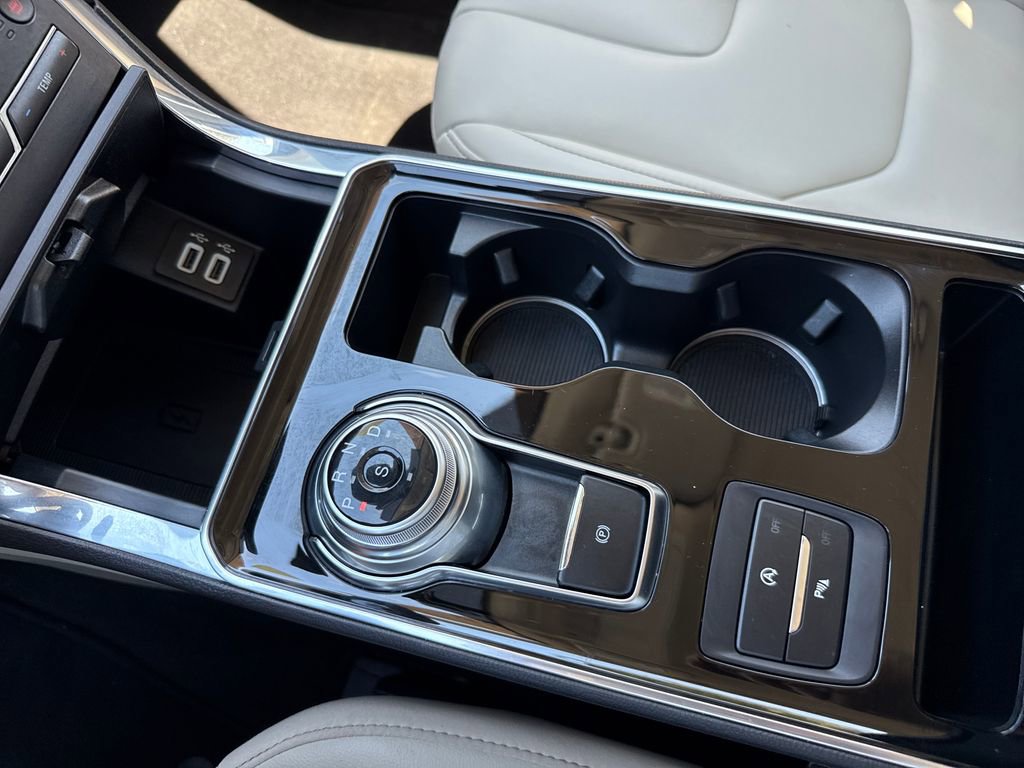Certified 2020 Ford Edge Titanium FWD image 23