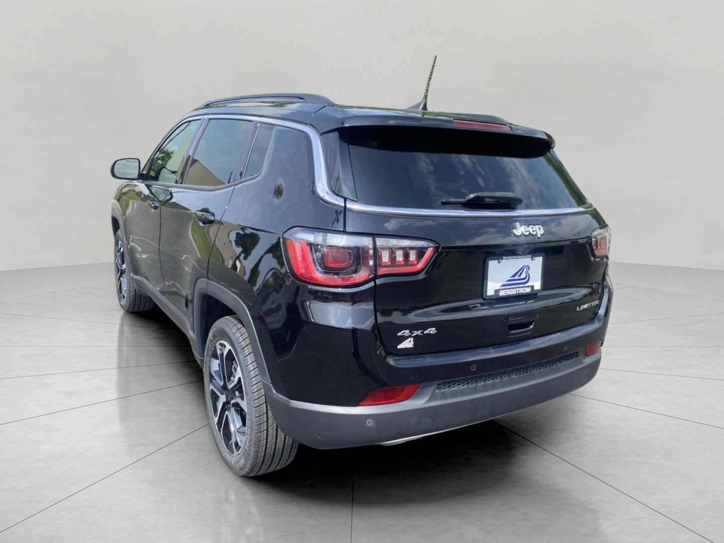 Used 2023 Jeep Compass Limited w/ Sun and Sound Group AWD/4WD image 11