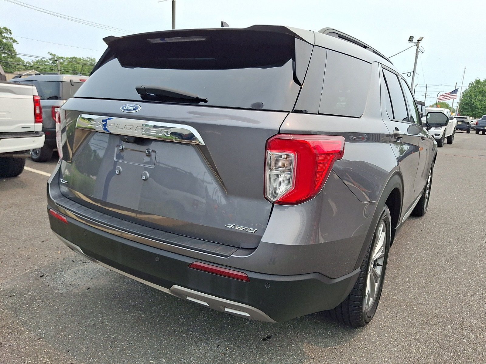 Certified 2022 Ford Explorer XLT w/ Equipment Group 202A AWD/4WD image 10