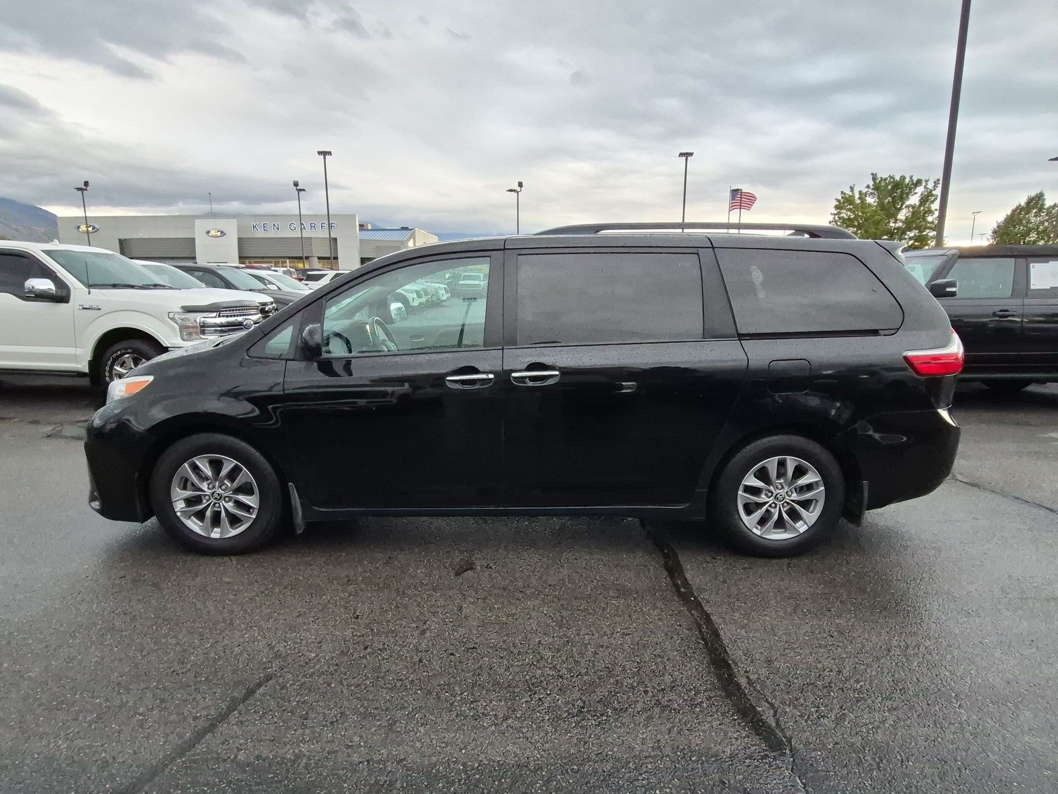 Used 2020 Toyota Sienna XLE FWD image 10
