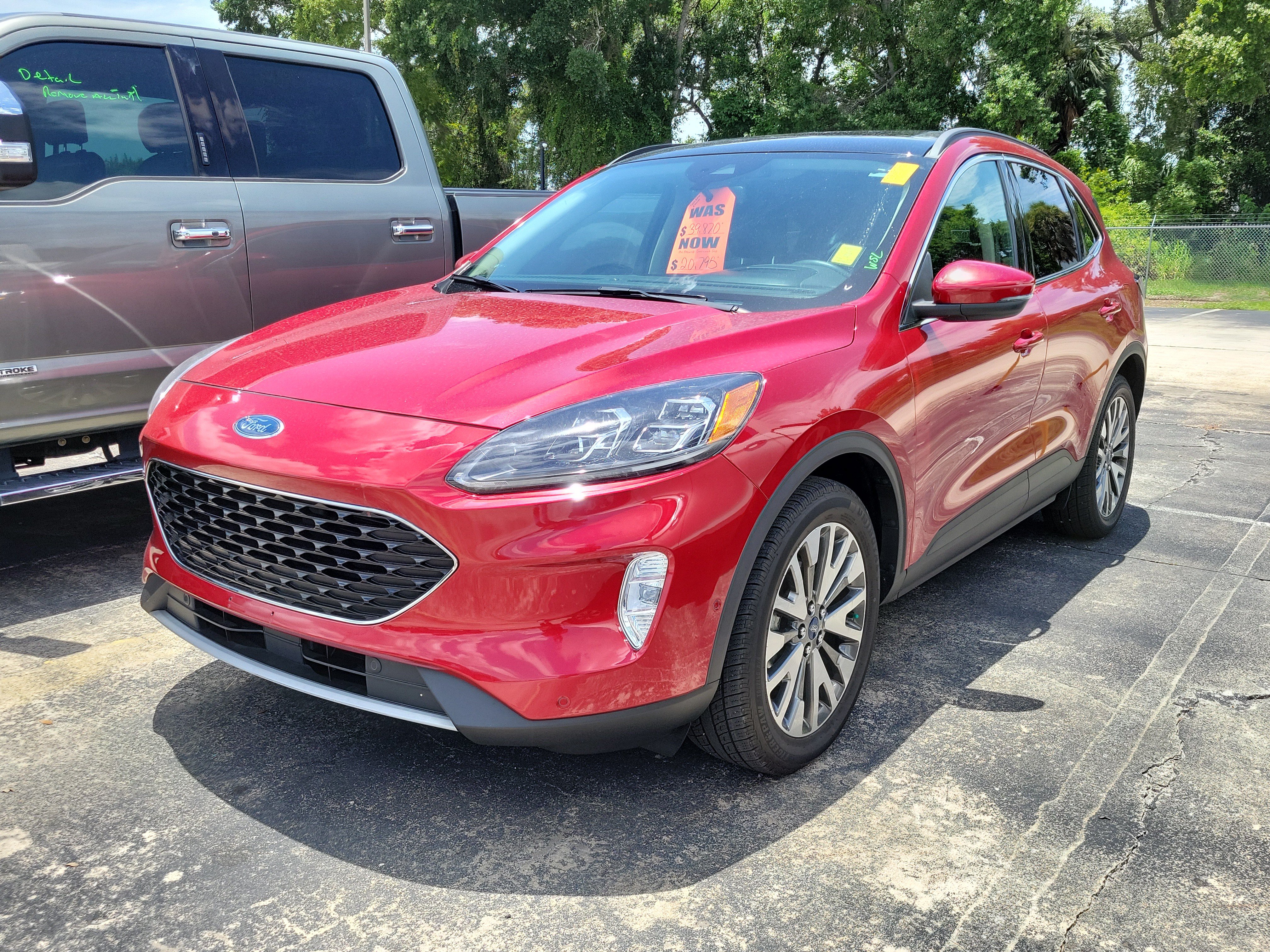 Certified 2020 Ford Escape Titanium AWD/4WD image 3