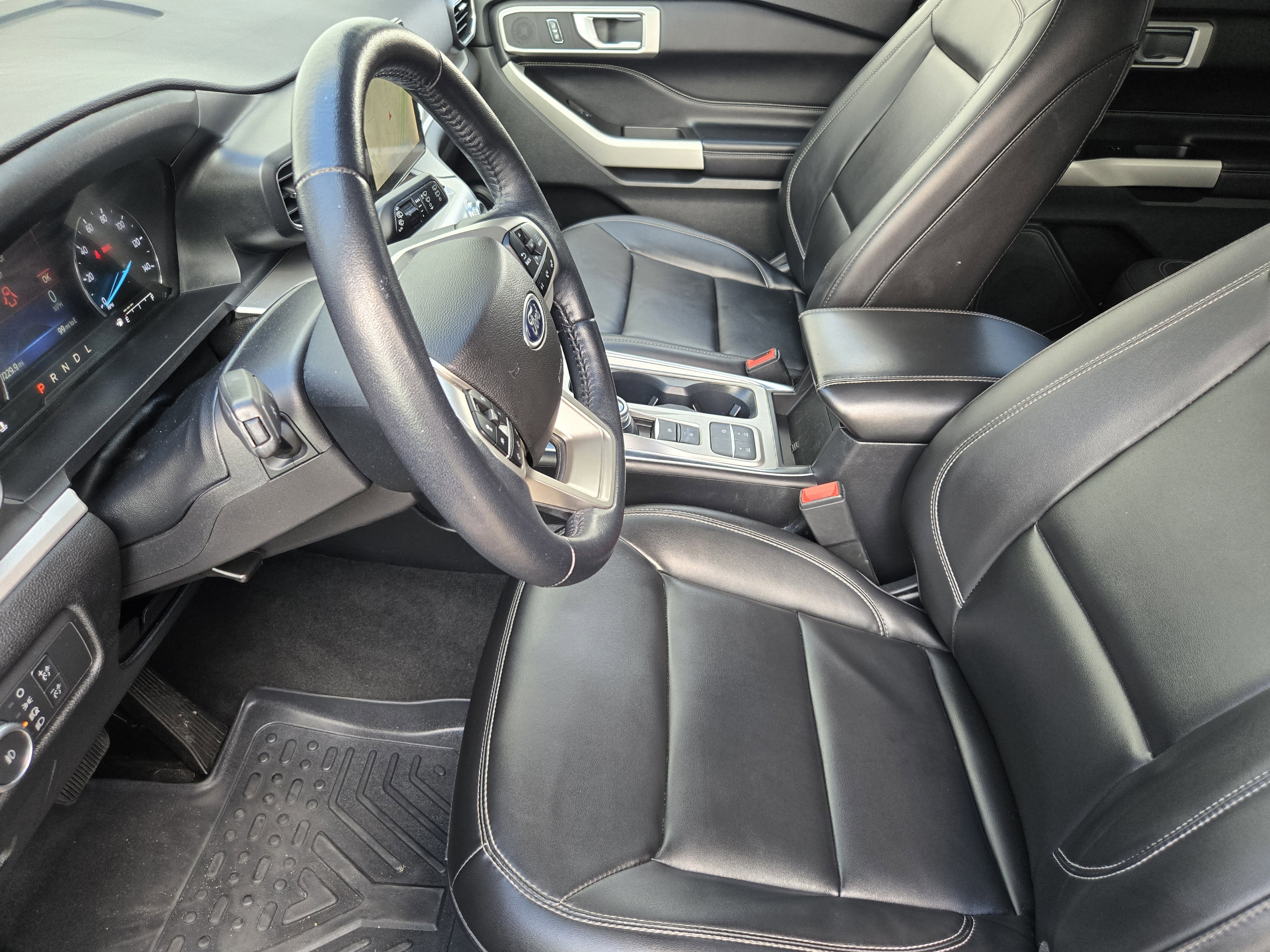 Certified 2022 Ford Explorer XLT w/ Equipment Group 202A RWD image 9