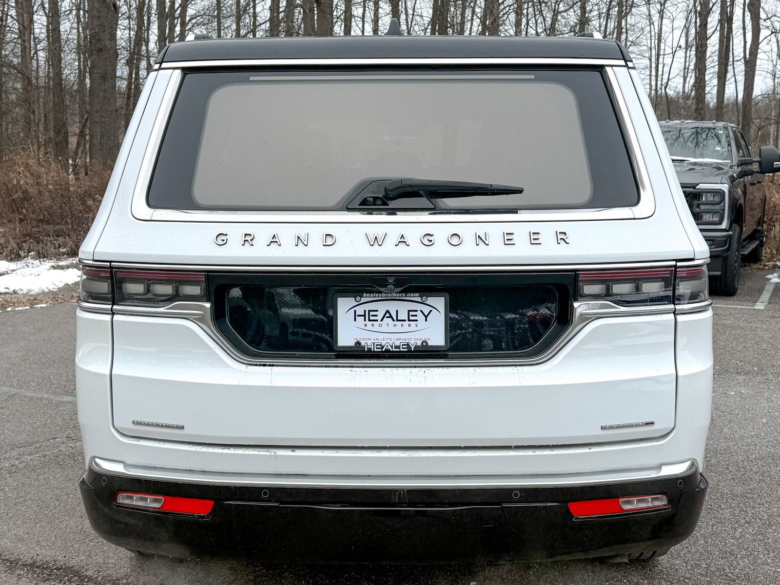 Used 2023 Jeep Grand Wagoneer Series III image 3