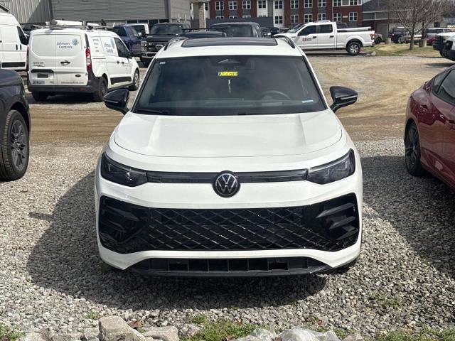 Used 2026 Volkswagen Tiguan SE R-Line image 2