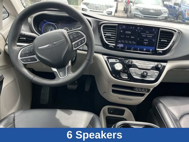 Used 2023 Chrysler Pacifica Touring-L FWD image 16