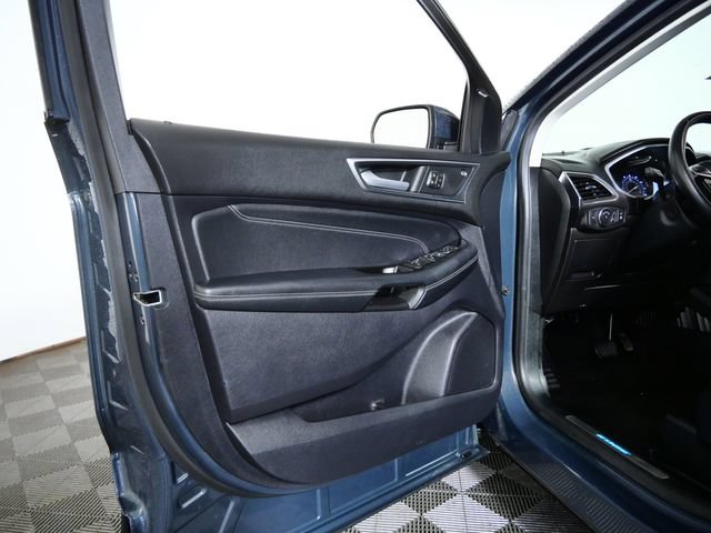 Certified 2019 Ford Edge Titanium w/ Cold Weather Package AWD/4WD image 16