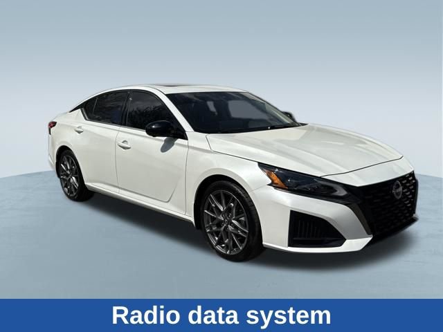 Used 2023 Nissan Altima 2.0 SR FWD image 9