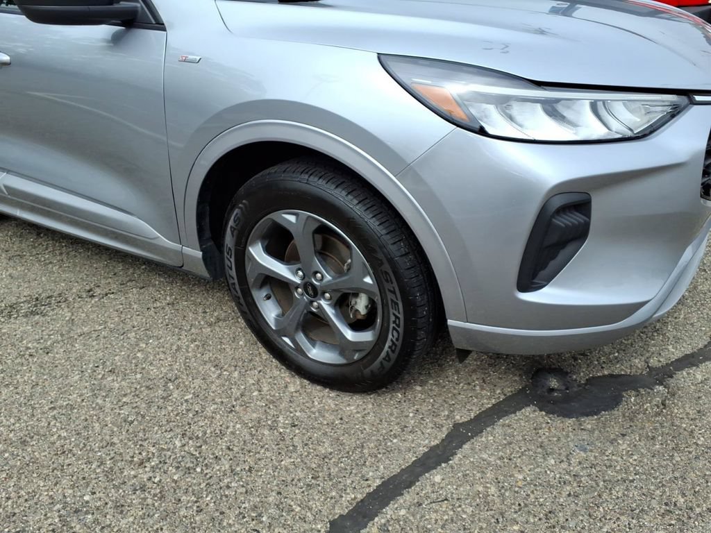Certified 2023 Ford Escape ST-Line w/ Tech Pack #1 AWD/4WD image 5