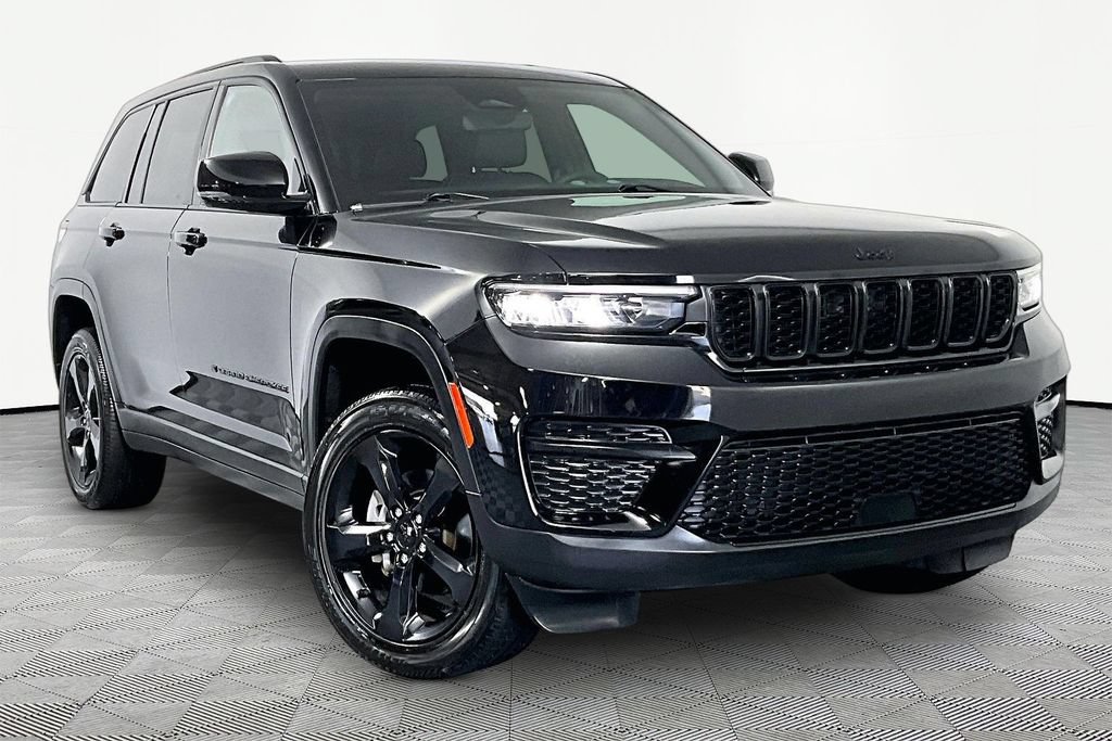 Used 2023 Jeep Grand Cherokee Altitude AWD/4WD image 1