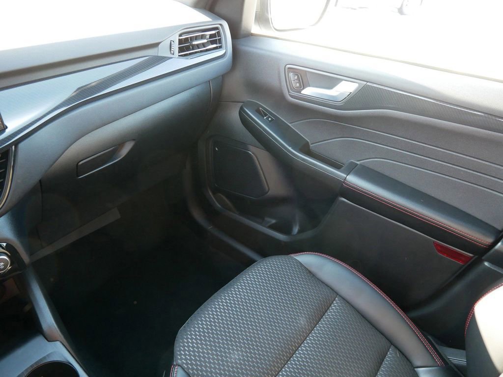 Certified 2024 Ford Escape ST-Line w/ Tech Pack #1 image 28