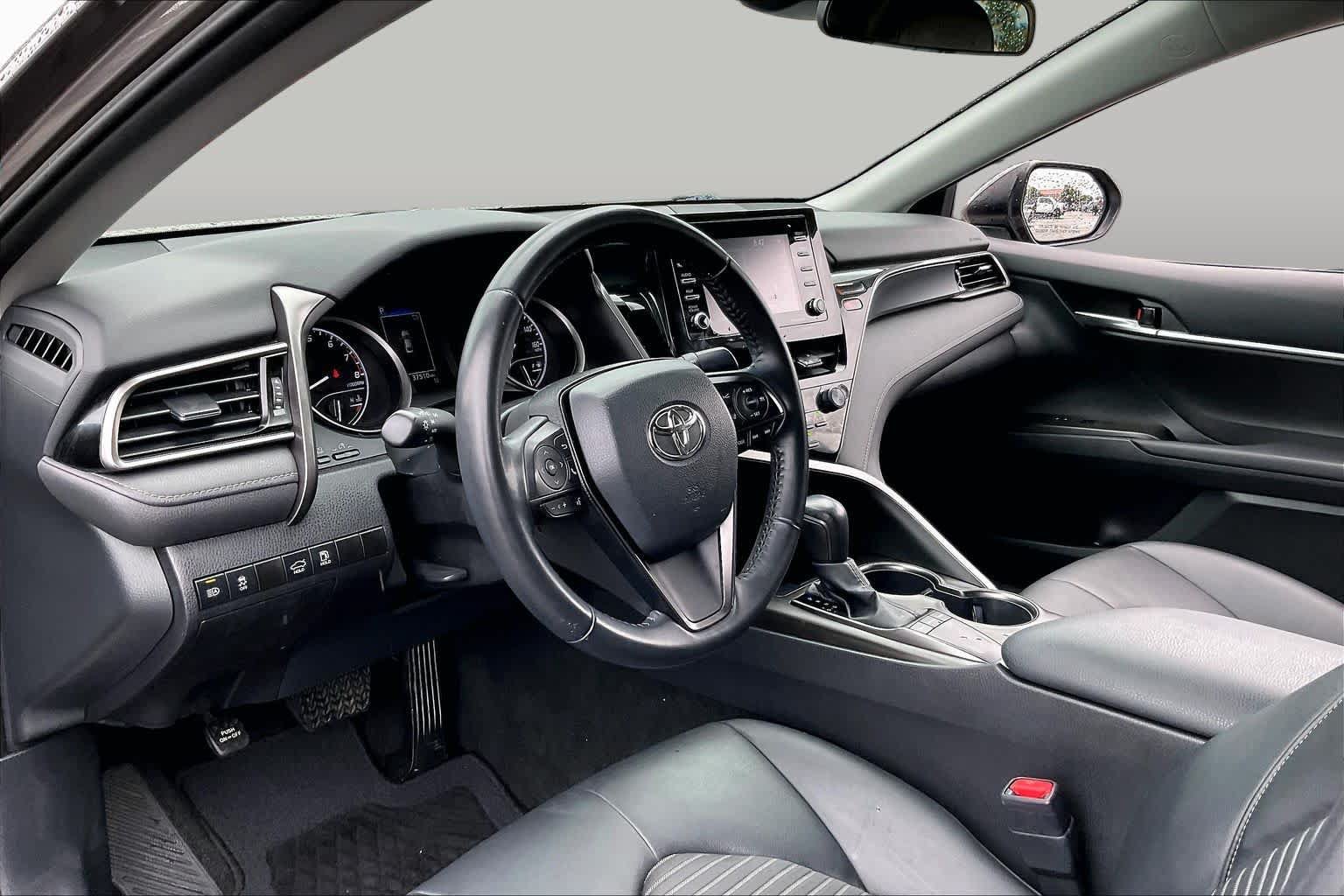Used 2022 Toyota Camry SE FWD image 16