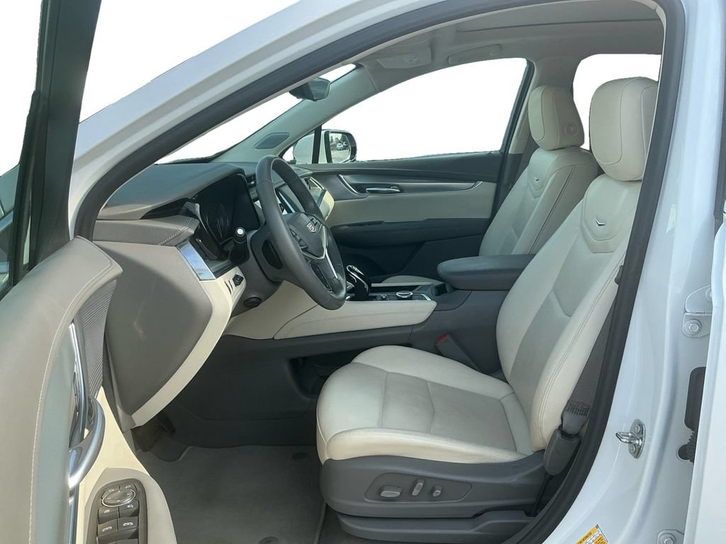 Used 2023 Cadillac XT5 Premium Luxury w/ Technology Package FWD image 14