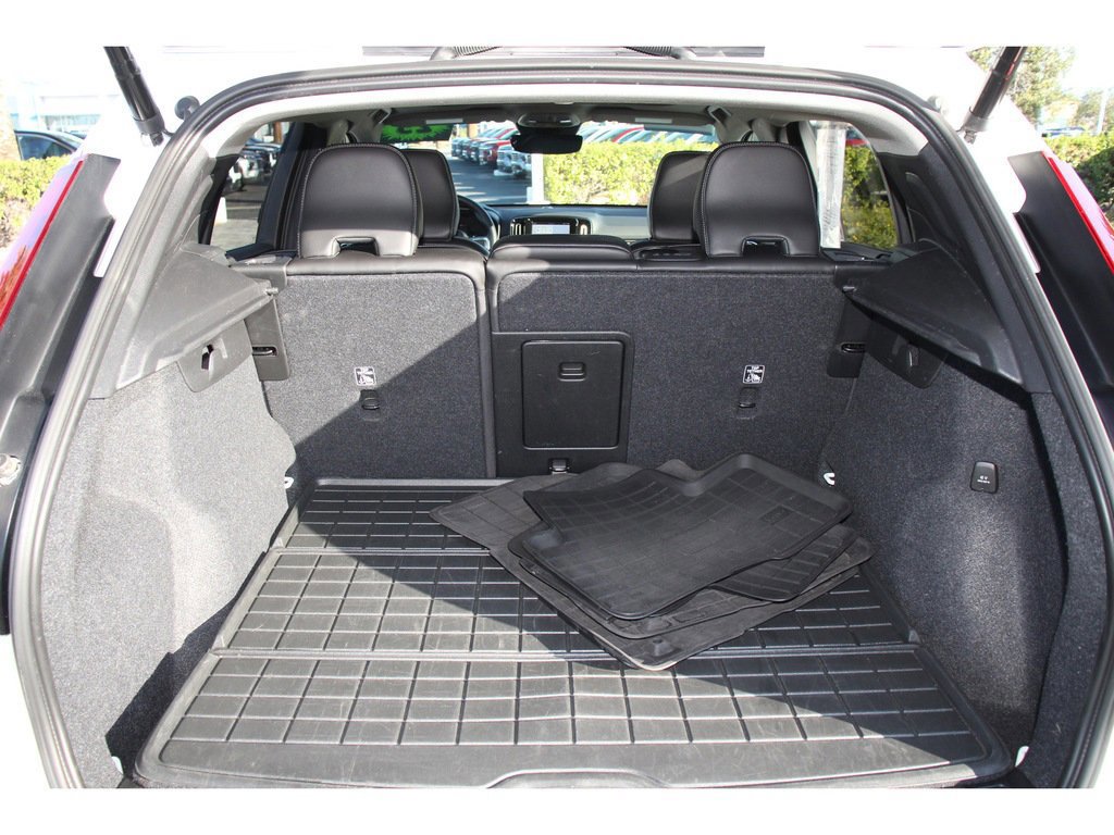 Used 2023 Volvo XC40 B5 Plus w/ Driver Assist Package image 24