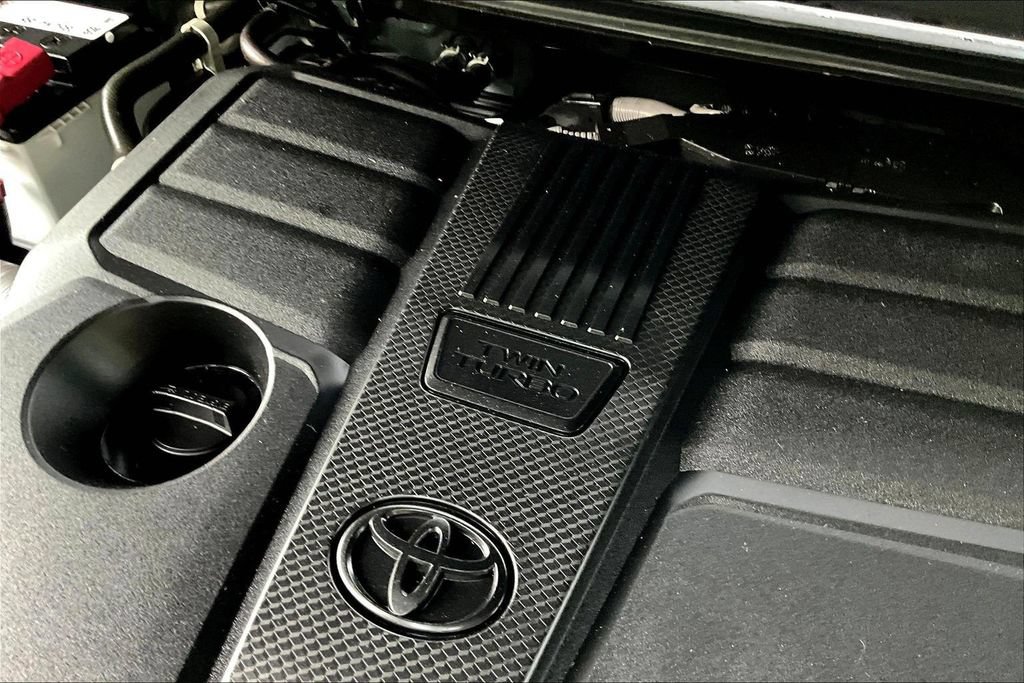 Used 2025 Toyota Tundra Limited AWD/4WD image 34