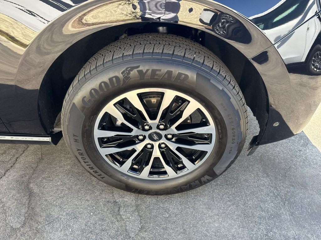 Certified 2025 Ford Expedition Platinum AWD/4WD image 5