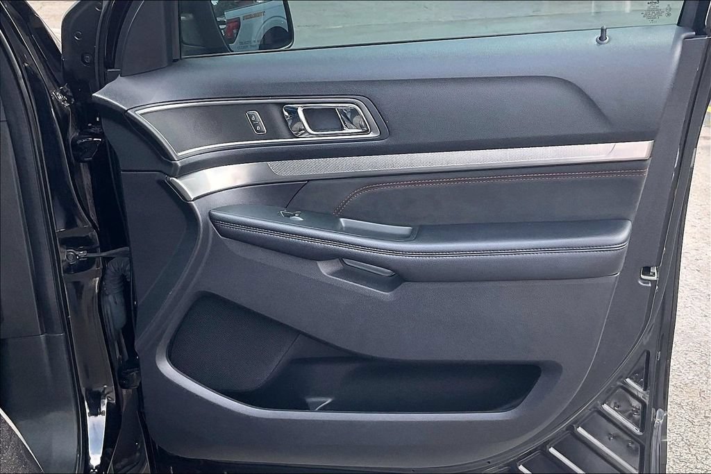 Certified 2019 Ford Explorer XLT w/ Equipment Group 202A AWD/4WD image 23