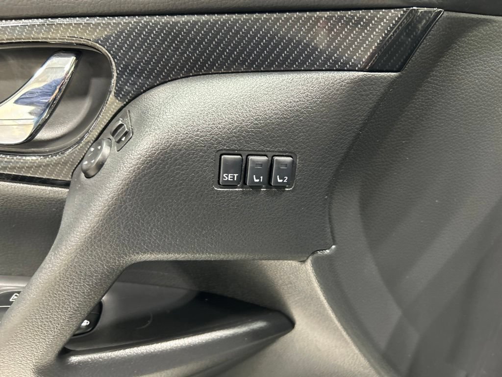 Used 2019 Nissan Rogue SL AWD/4WD image 16